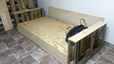 DIY Pallet Sofa