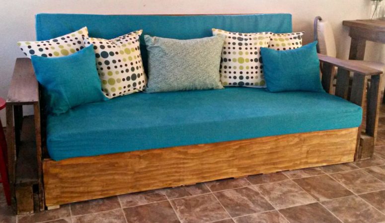 How To Make A Really Cheap Sofa Using Pallets