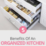 Many people underestimate how much an organized kitchen impacts on their lives. When your cabinets, drawers, pantry, utensils, pans and even spices are organized, you'll save a lot of time and money! Not convinced? Click here to learn the benefits of a clutter-free kitchen. #kitchen #organization #organize #organizing #pantry