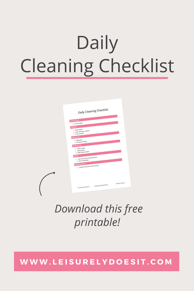 Here's a free printable daily cleaning checklist you can use to stay on track with keeping your home clean. It's a simple room-by-room cleaning schedule. #freeprintable #cleaningtricks #cleaningtips #cleaning