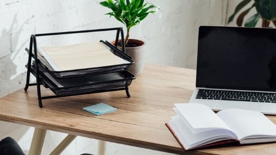 Paper tray on desk without drawers